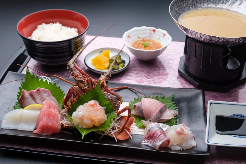 東九州伊勢海老の昼食と臼杵石仏・佐伯の旅