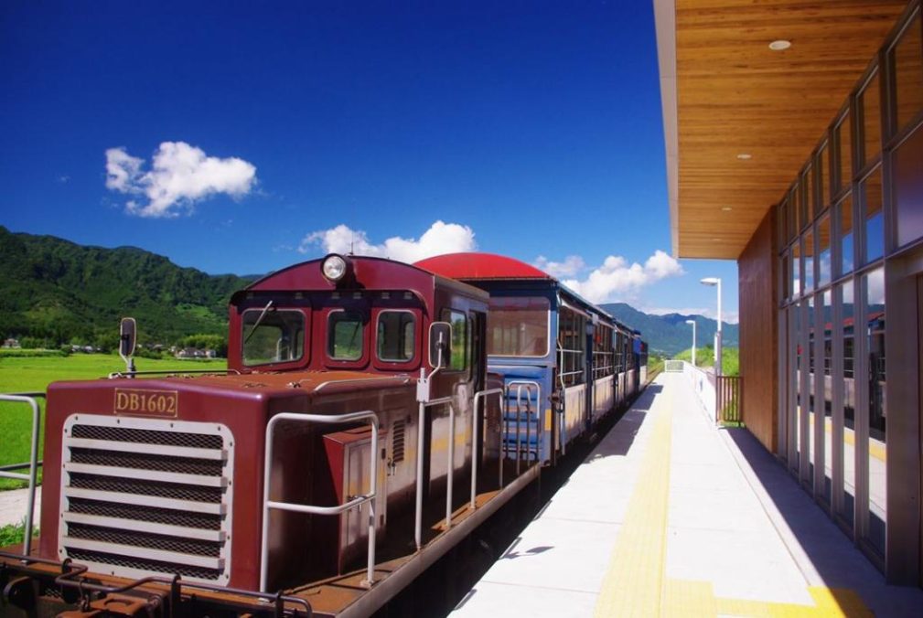 南阿蘇鉄道トロッコ列車と阿蘇神社