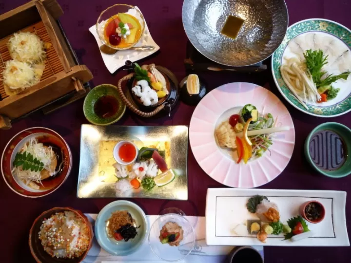 ガイドとめぐる中津城下町と瑠璃京で味わう「はも御膳」の昼食