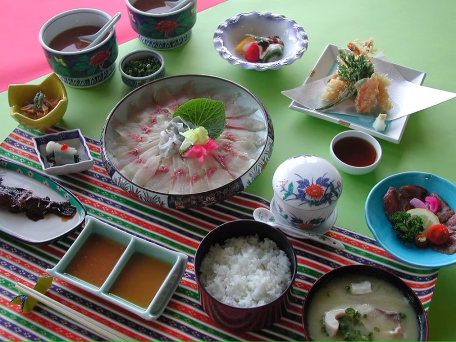 鯉会席の昼食と牛尾梅林 川上峡温泉で入浴